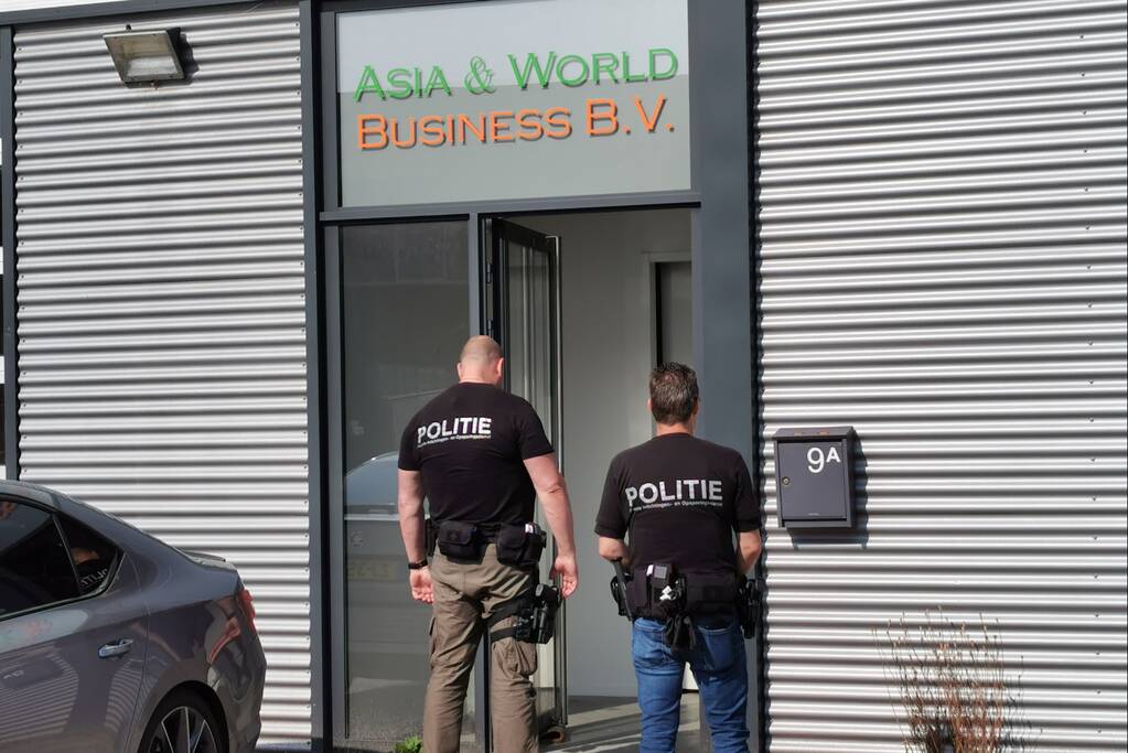 Politie en FIOD doen inval in bedrijfspand