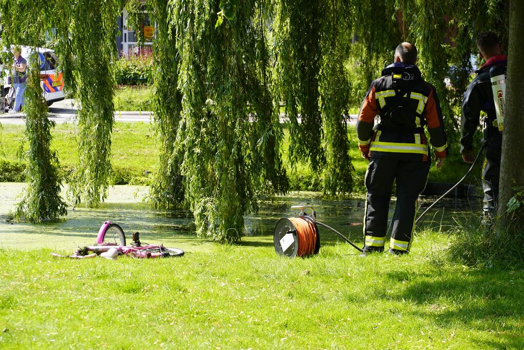 Duikers ingezet na achtergelaten kinderfiets langs waterkant