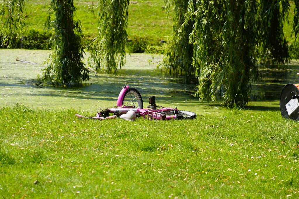 Duikers ingezet na achtergelaten kinderfiets langs waterkant