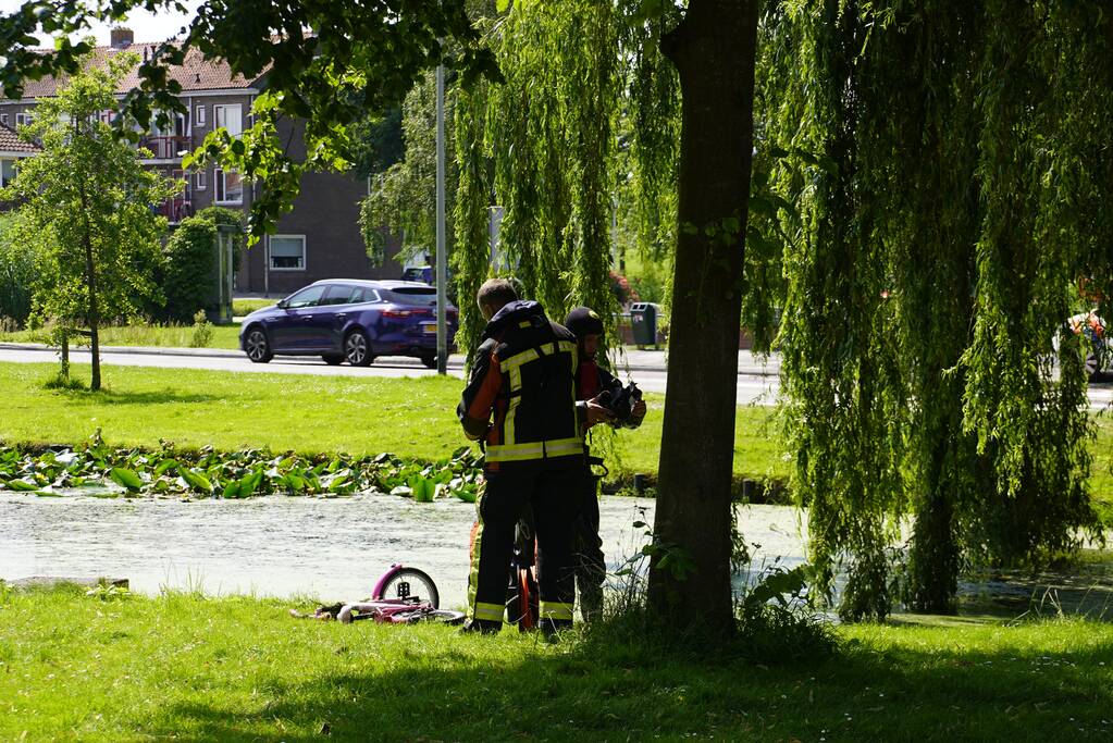 Duikers ingezet na achtergelaten kinderfiets langs waterkant