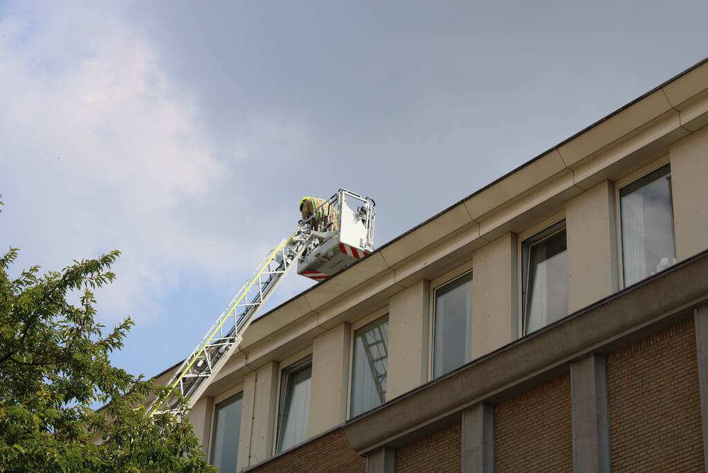 Oogziekenhuis ontruimd na zeer grote brand