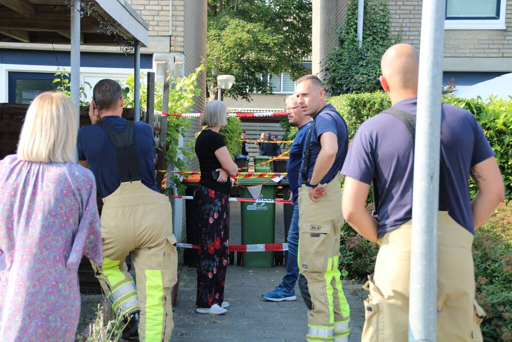 Brandweer sluit steeg af door instortingsgevaar