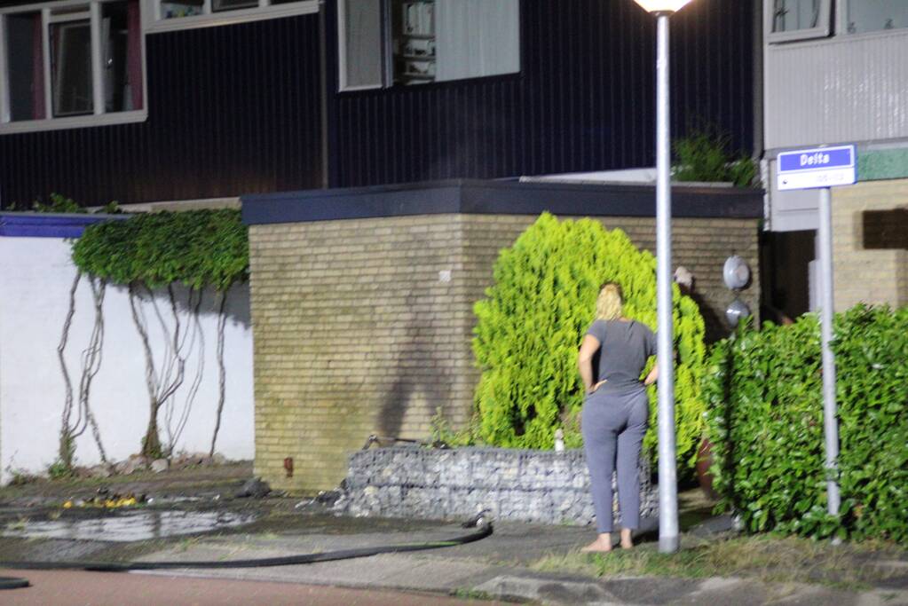 Schade aan muur door brandende papiercontainer