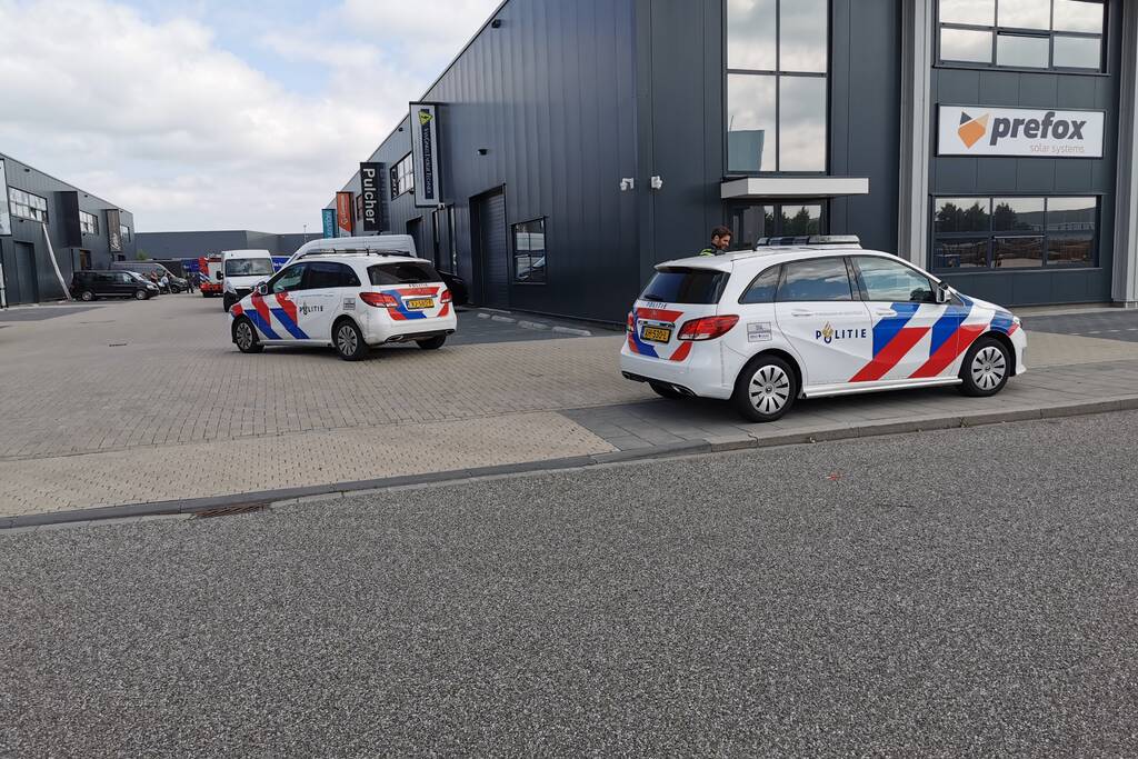 Brand door pelletkachel in autoschadebedrijf