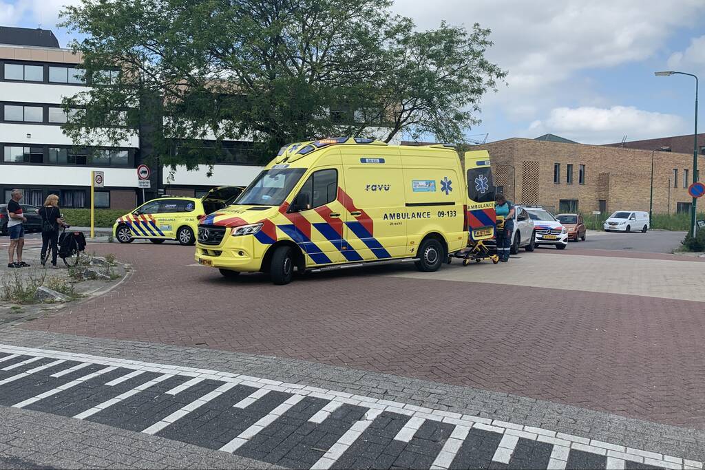 Bestuurder scootmobiel naar ziekenhuis na aanrijding met automobilist