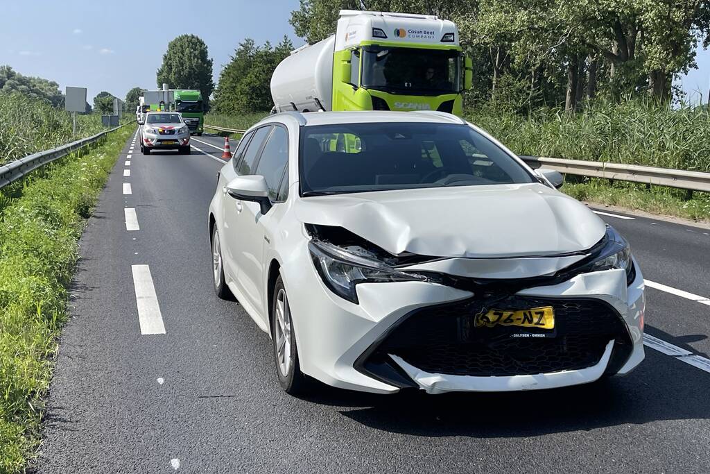 Bestuurster rijdt van schrik door na kop-staart ongeval
