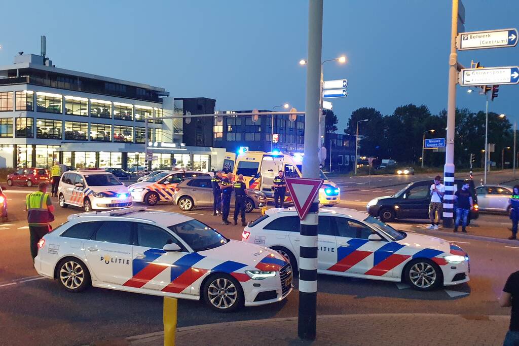 Motorrijder gewond bij botsing met auto