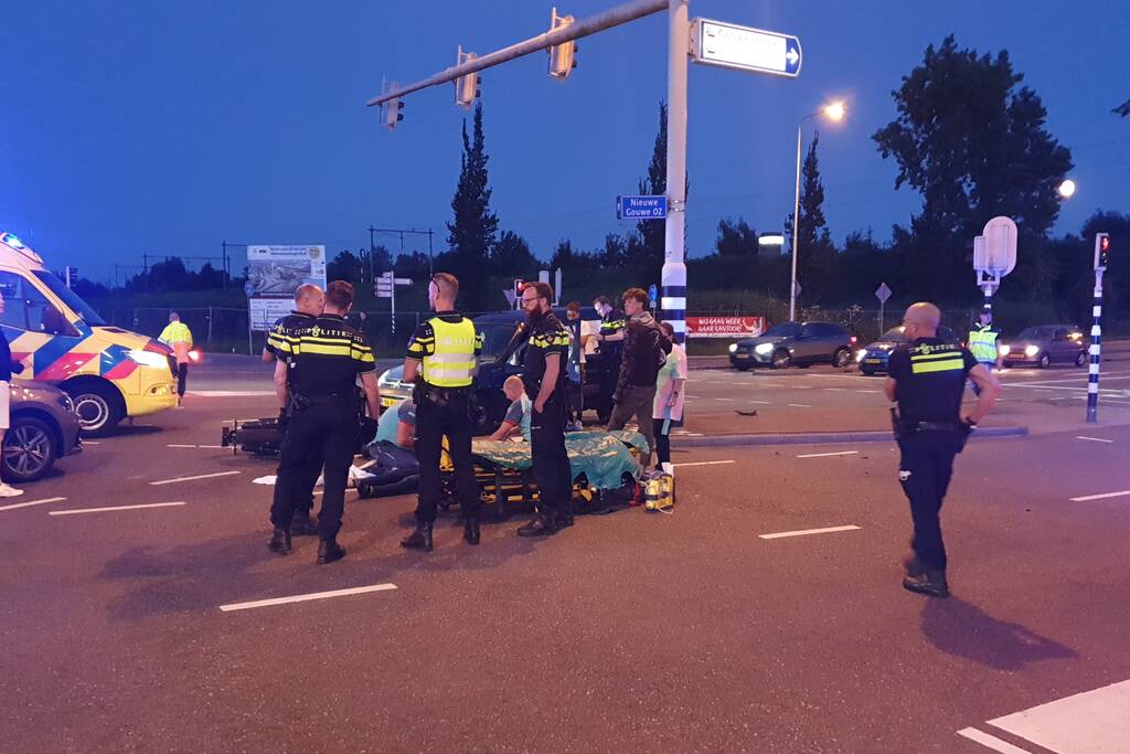 Motorrijder gewond bij botsing met auto