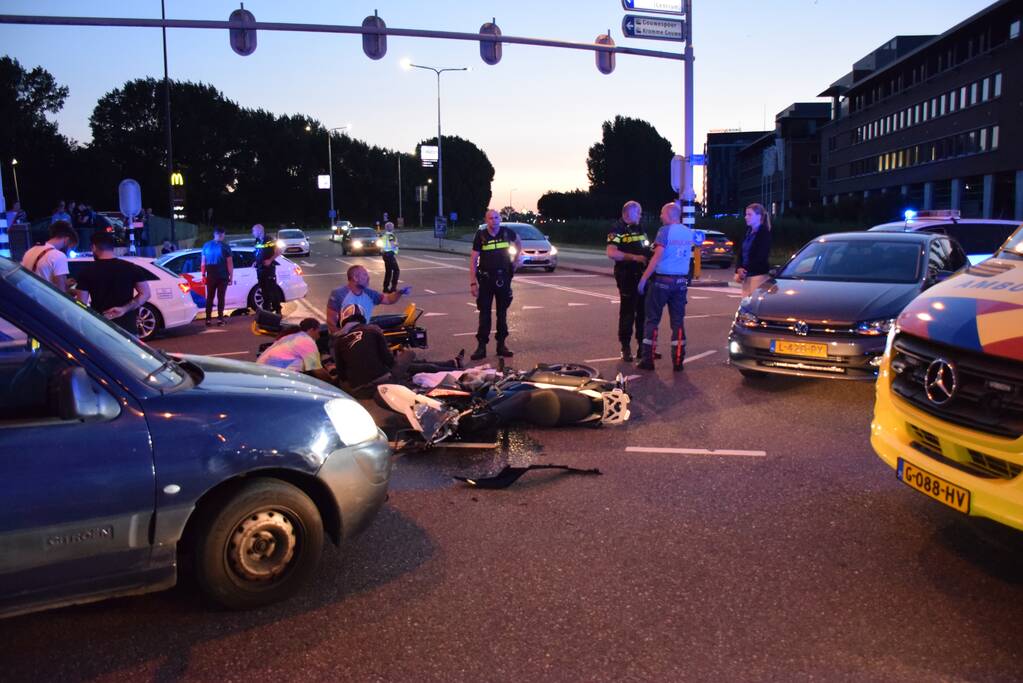 Motorrijder gewond bij botsing met auto