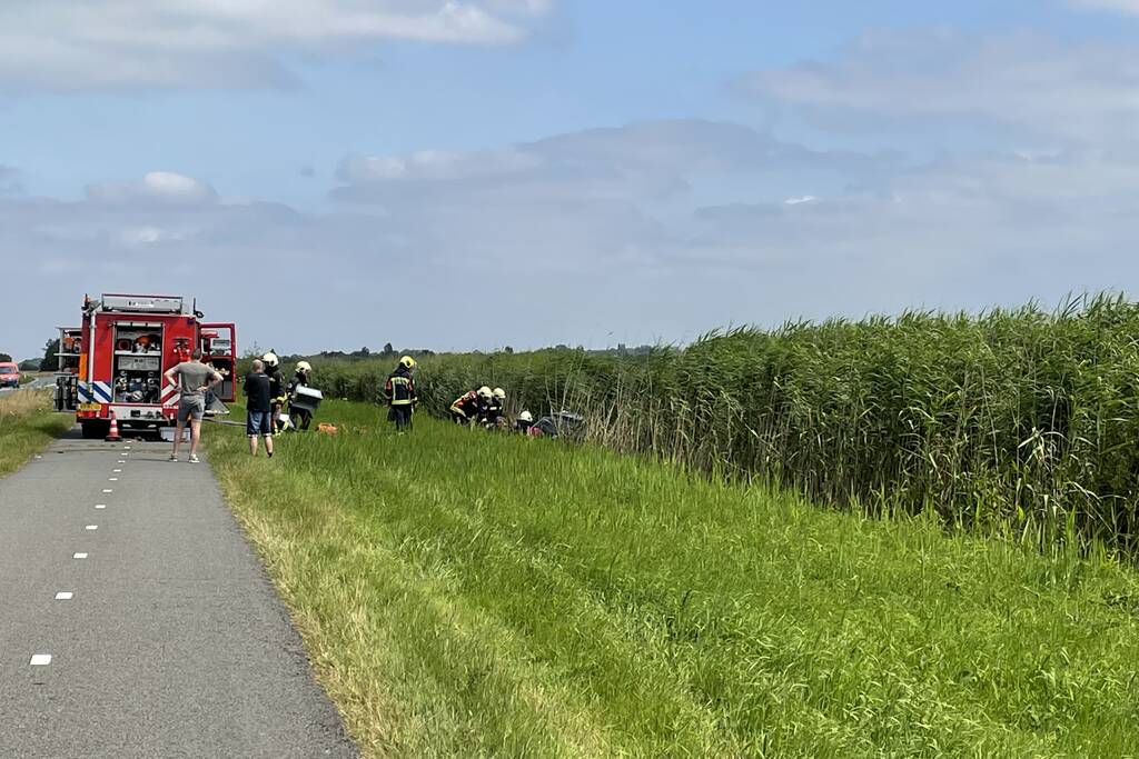 Auto's belanden in sloot