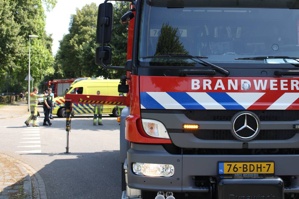 Bestelbus komt tot stilstand gekomen op het spoor
