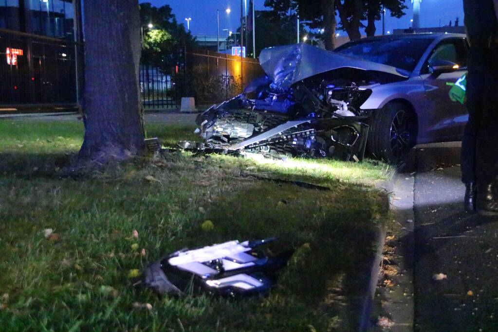 Auto in de kreukels bij eenzijdige aanrijding