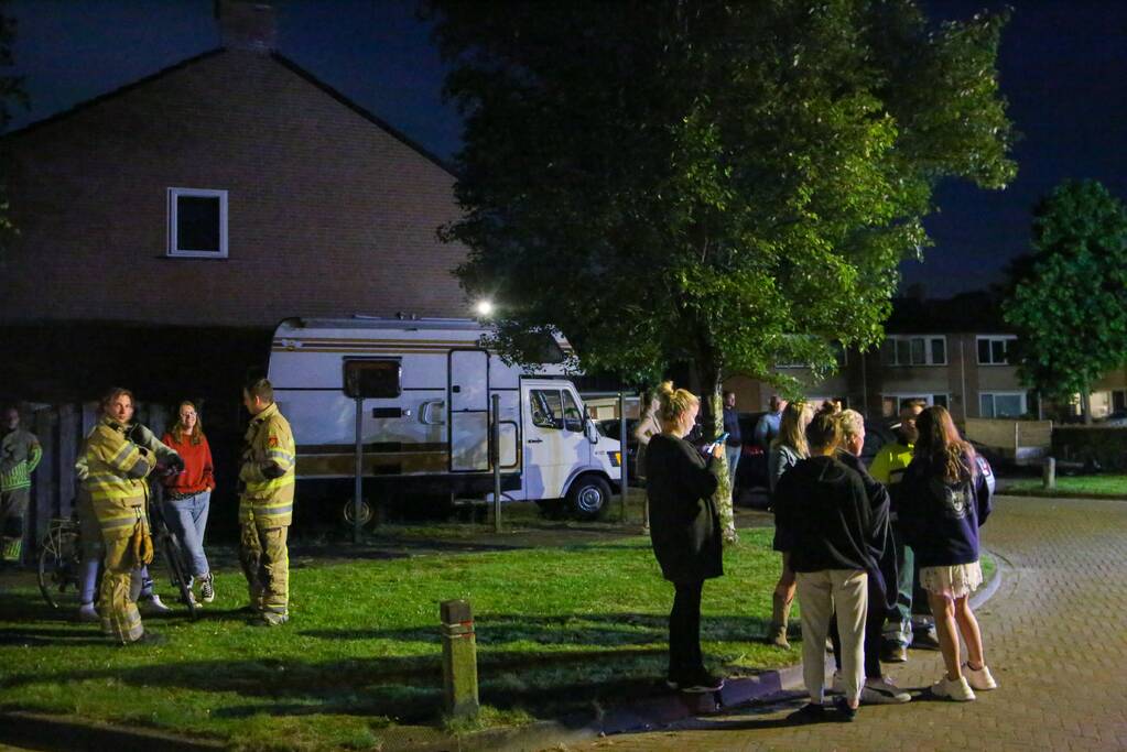 Brandweer bevrijdt bekneld zittende vogel