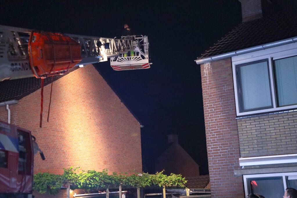 Brandweer bevrijdt bekneld zittende vogel