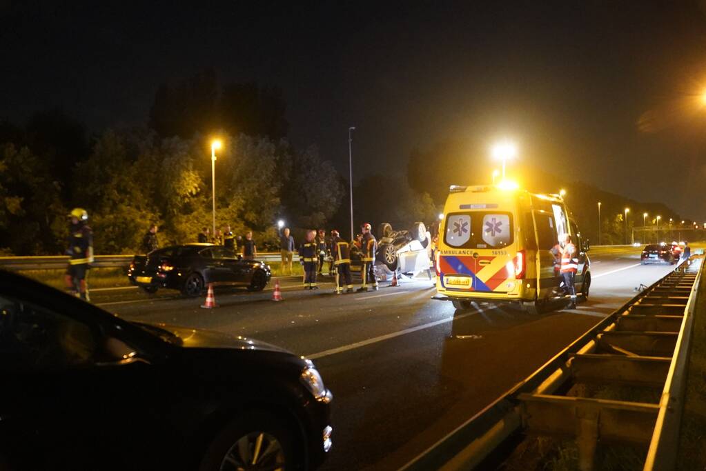 Snelweg volledig afgesloten door zwaar ongeval
