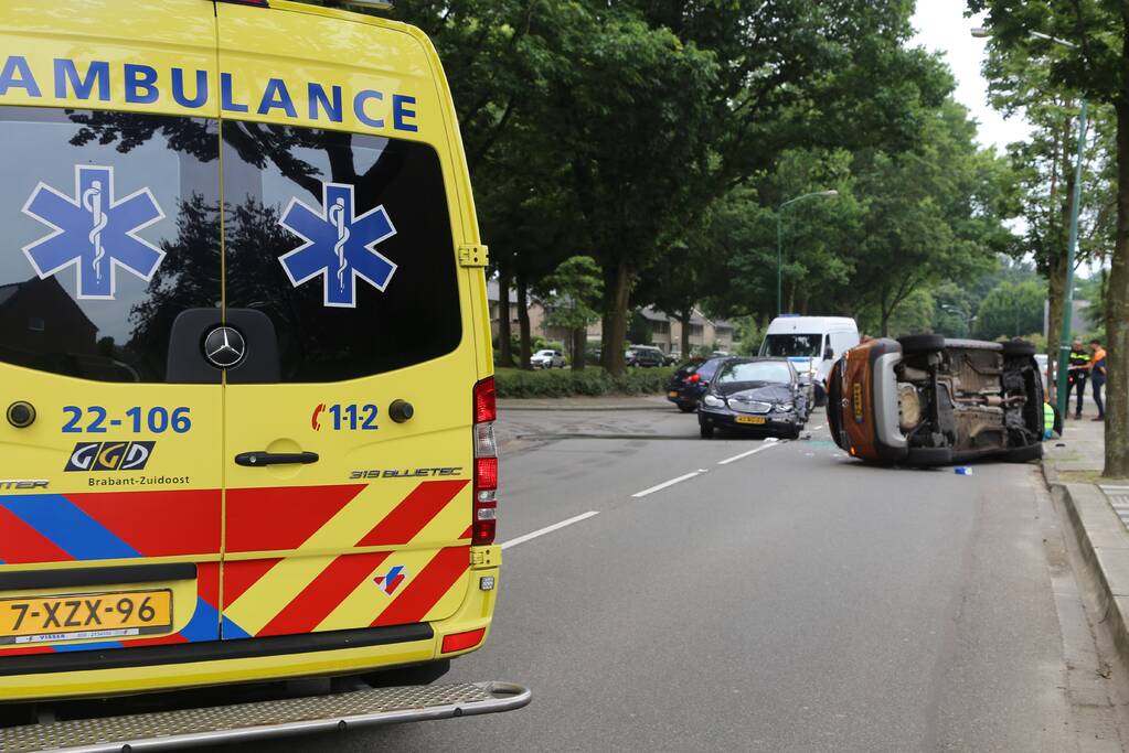 Flinke schade bij aanrijding op kruising