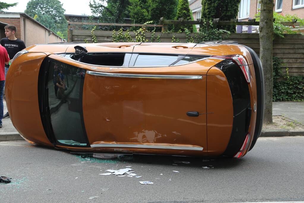 Flinke schade bij aanrijding op kruising