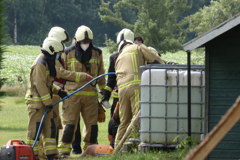 Man bekneld onder IBC-container op zorgboerderij
