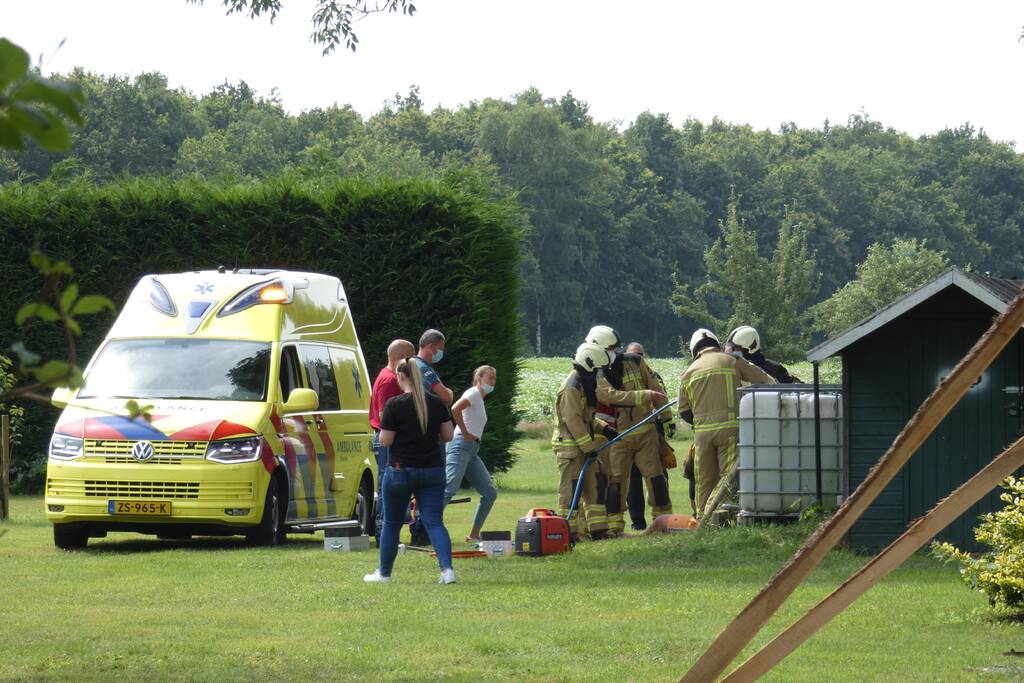 Man bekneld onder IBC-container op zorgboerderij