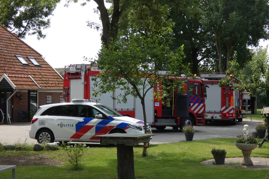 Man bekneld onder IBC-container op zorgboerderij