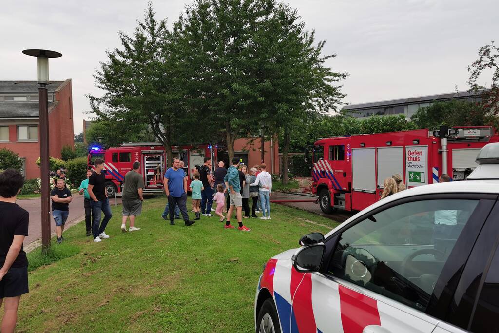 Overkapping vat vlam door barbecue