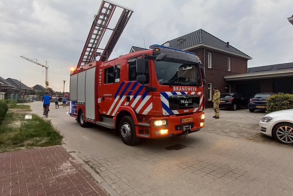 Brandweer sluit gas af na vlam in de pan