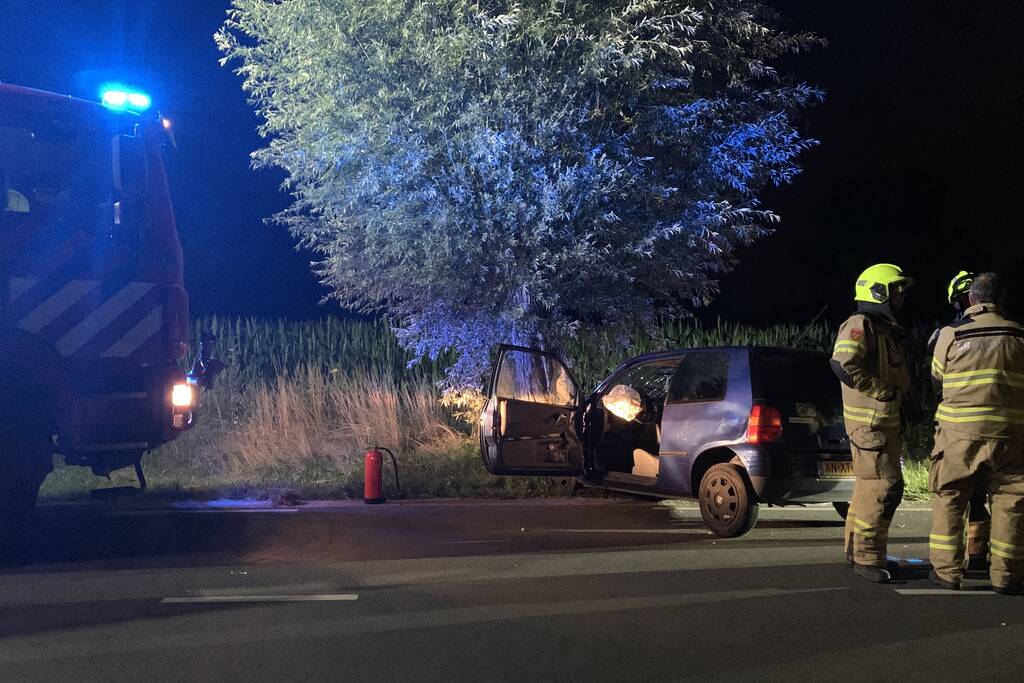 Persoon gewond bij botsing met boom
