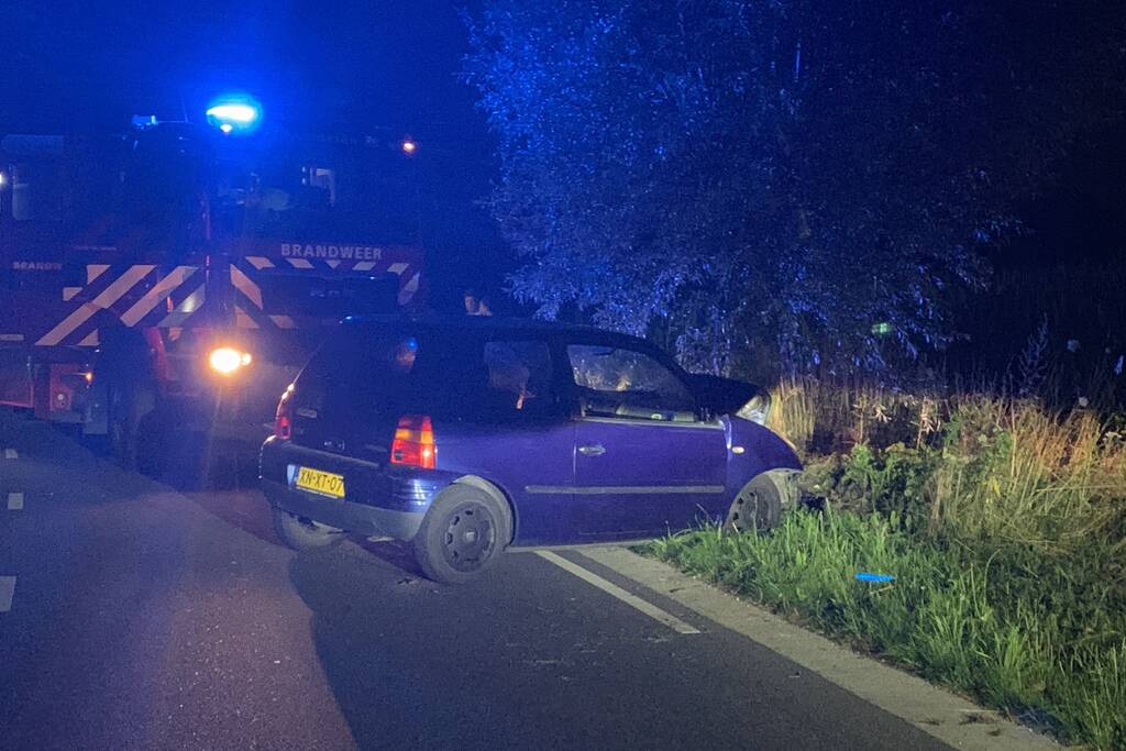 Persoon gewond bij botsing met boom