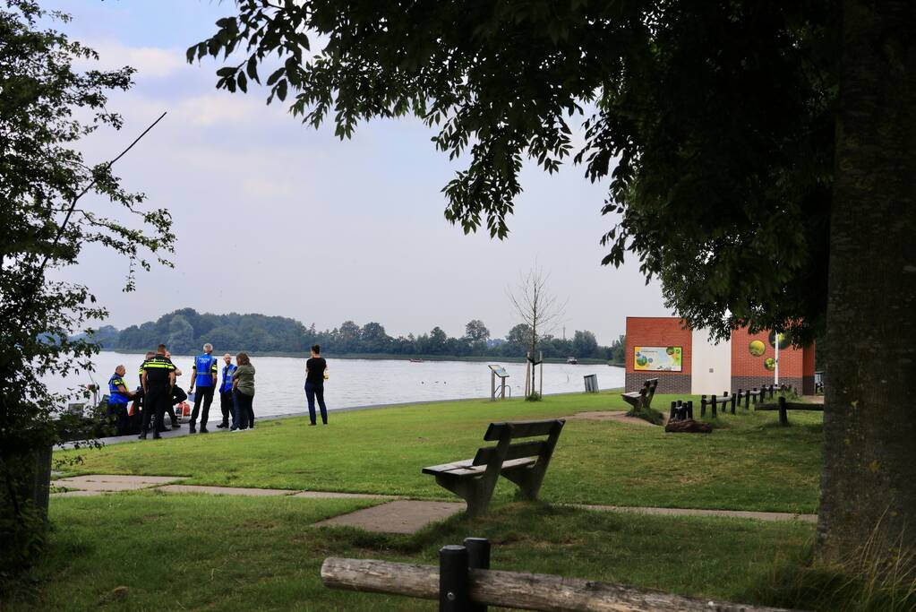 Zoektocht naar vermiste duiker Vinkeveense Plassen