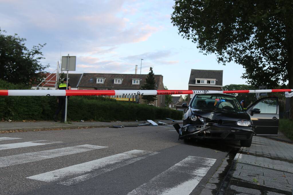 Auto crasht na achtervolging