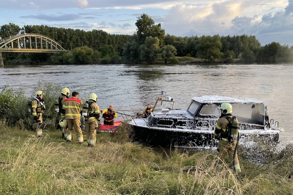 Hevige brand op motorjacht