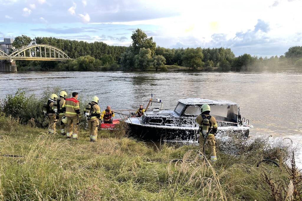 Hevige brand op motorjacht