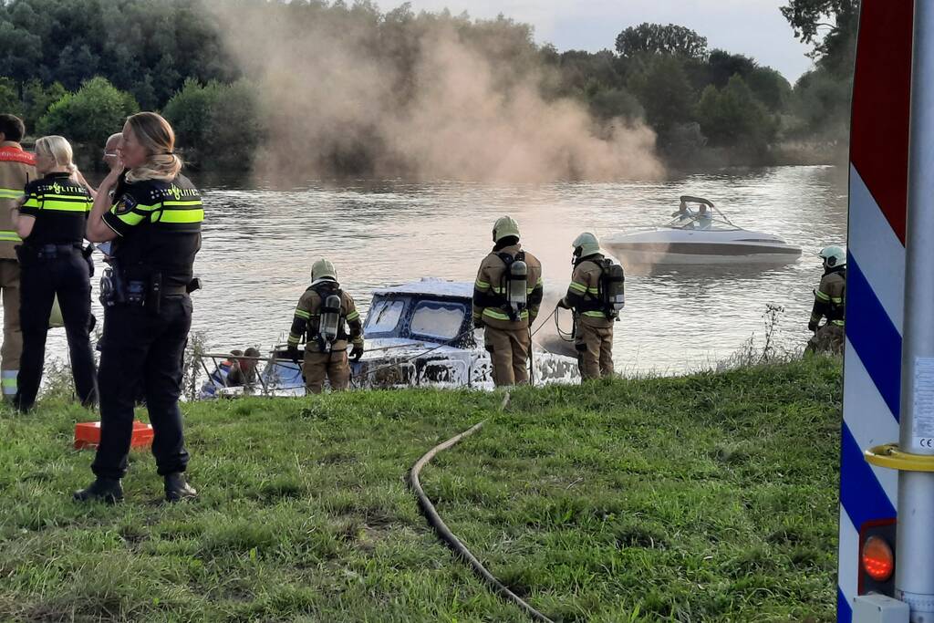 Hevige brand op motorjacht