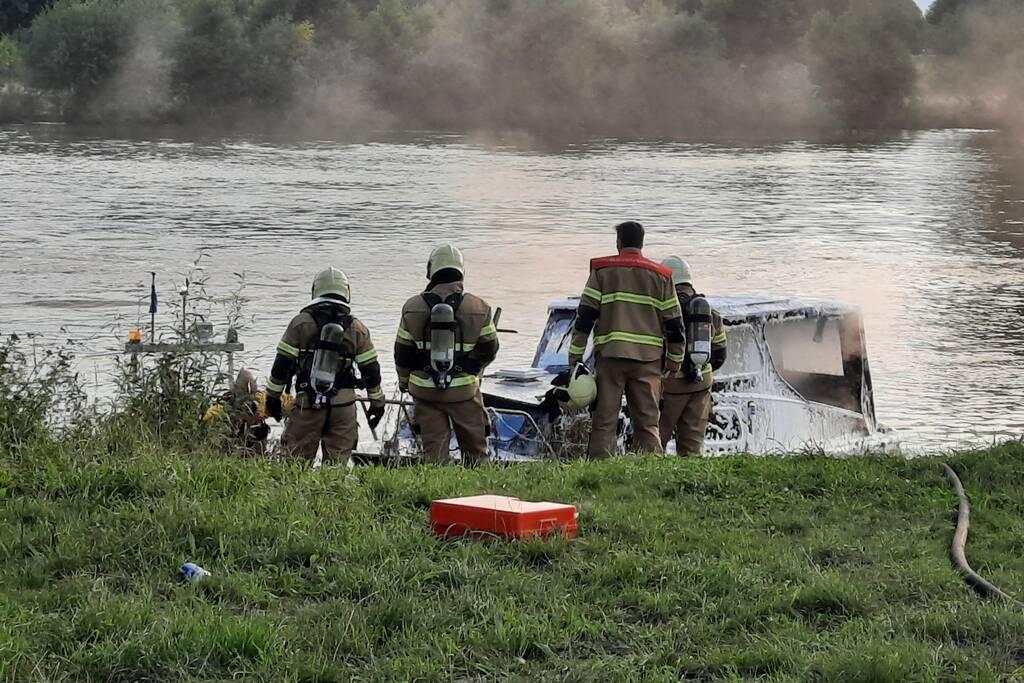 Hevige brand op motorjacht