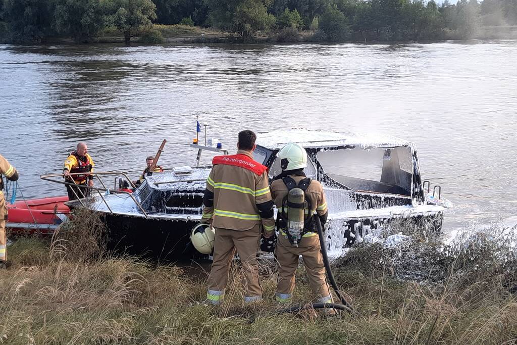 Hevige brand op motorjacht