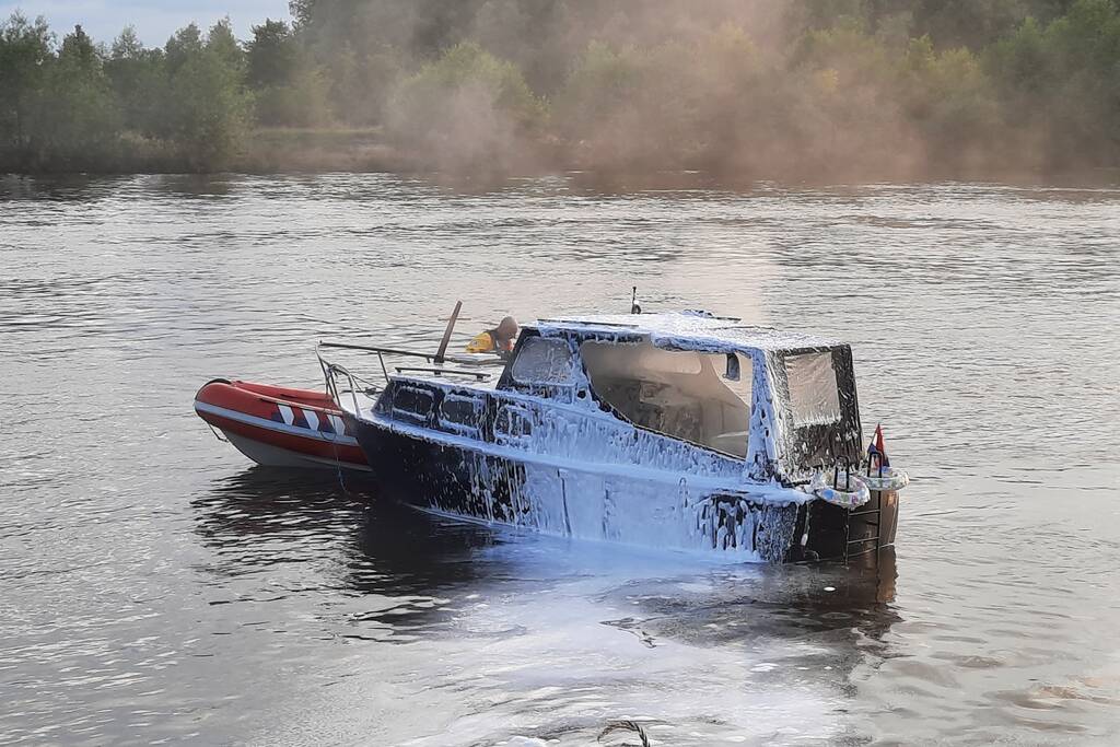 Hevige brand op motorjacht