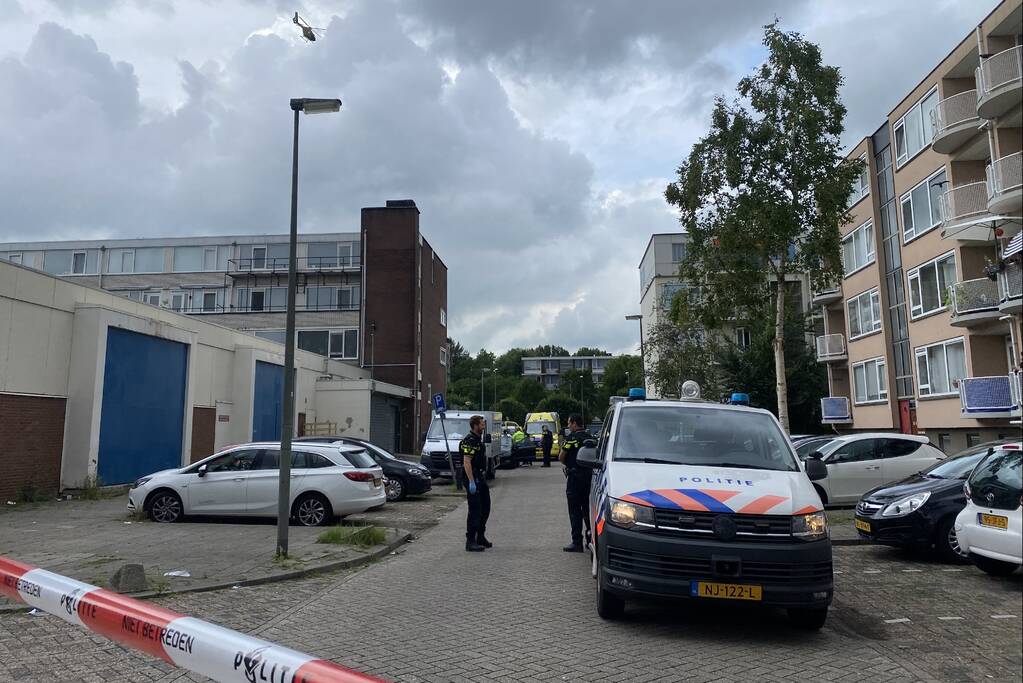 Ernstig gewonde bij schietpartij in auto
