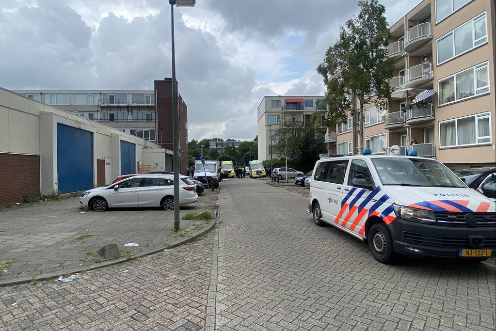 Ernstig gewonde bij schietpartij in auto