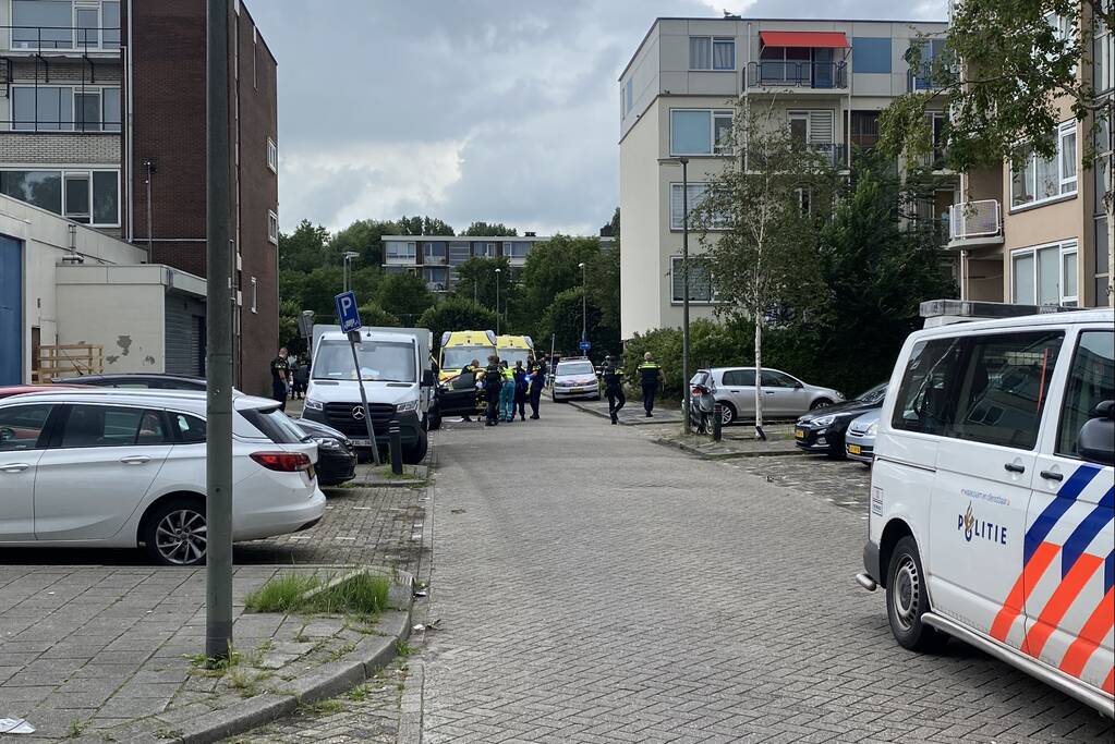 Ernstig gewonde bij schietpartij in auto