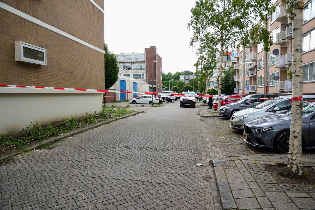 Ernstig gewonde bij schietpartij in auto