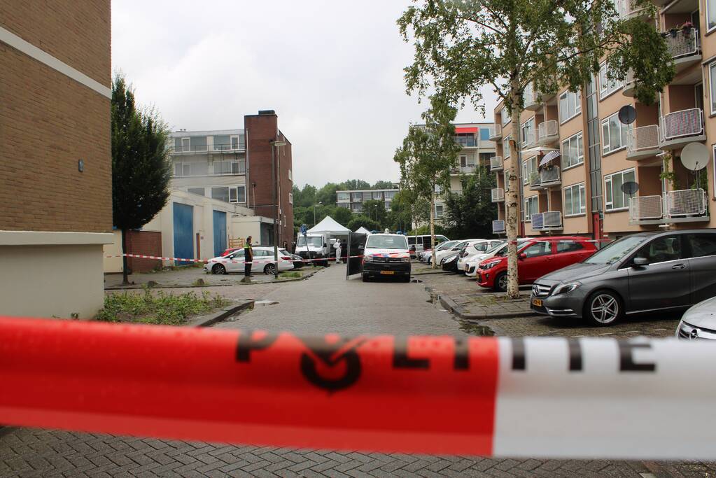 Ernstig gewonde bij schietpartij in auto