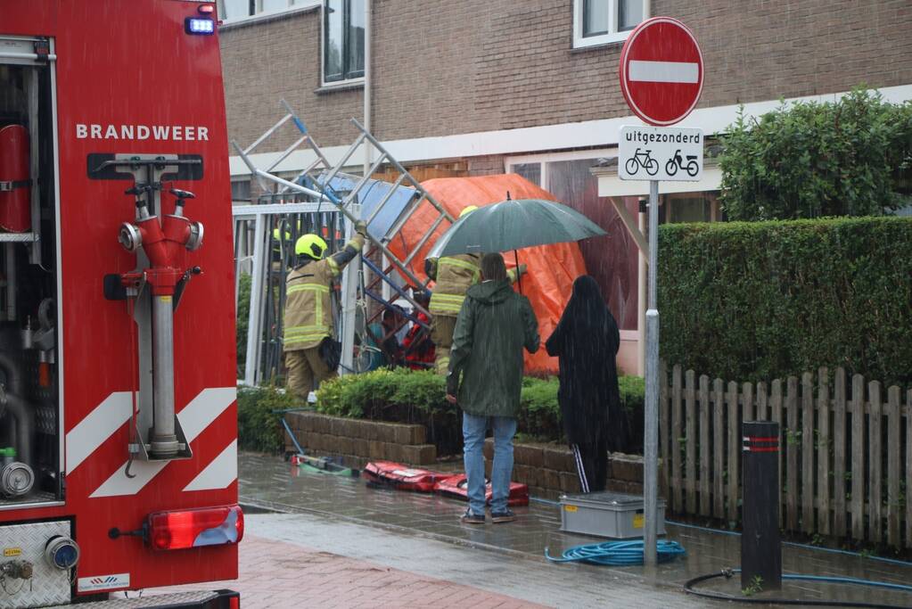 Persoon zwaargewond door omgevallen steiger