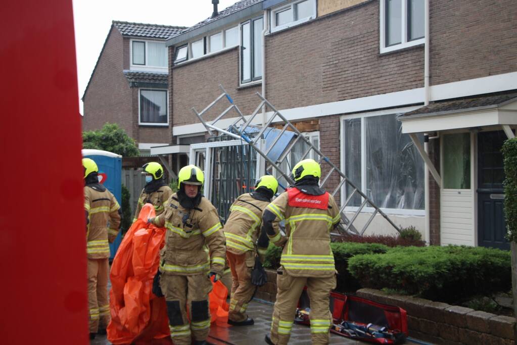 Persoon zwaargewond door omgevallen steiger