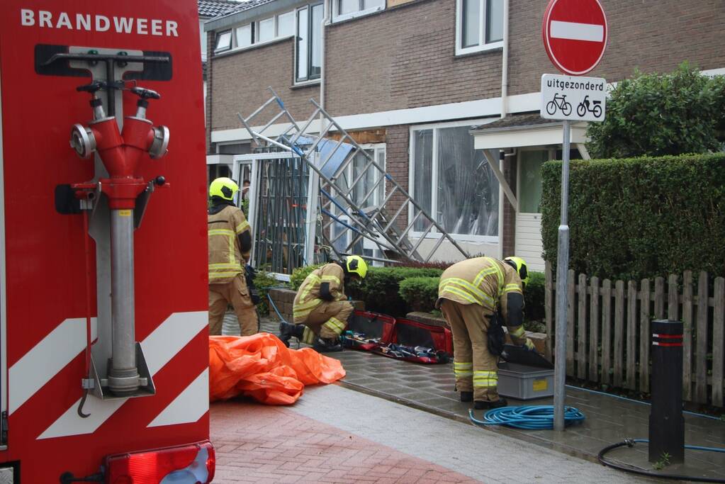 Persoon zwaargewond door omgevallen steiger
