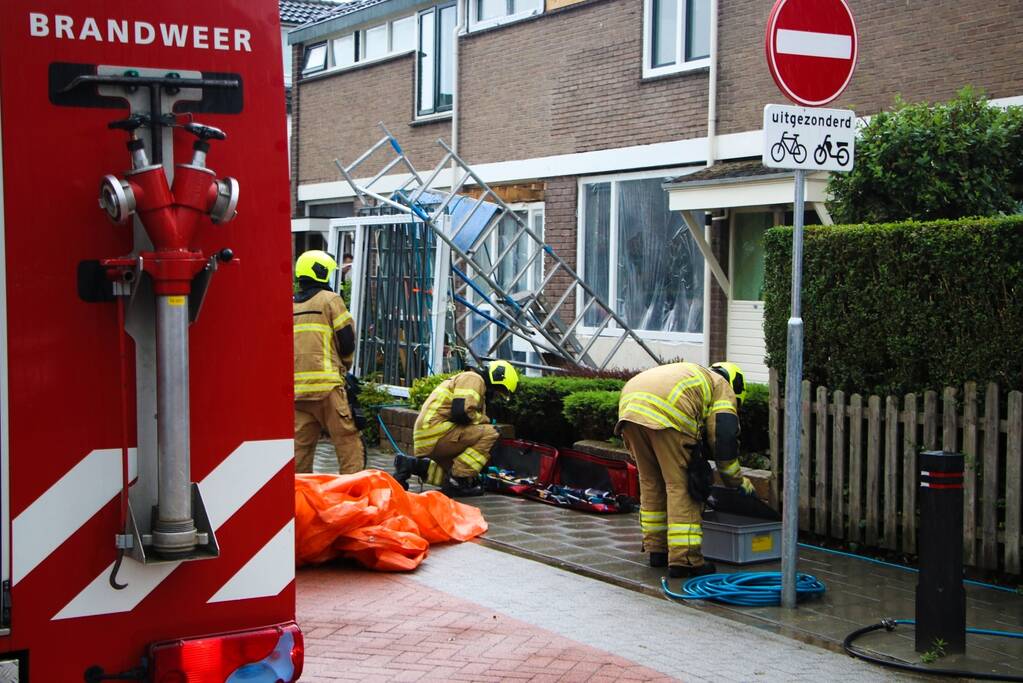 Persoon zwaargewond door omgevallen steiger