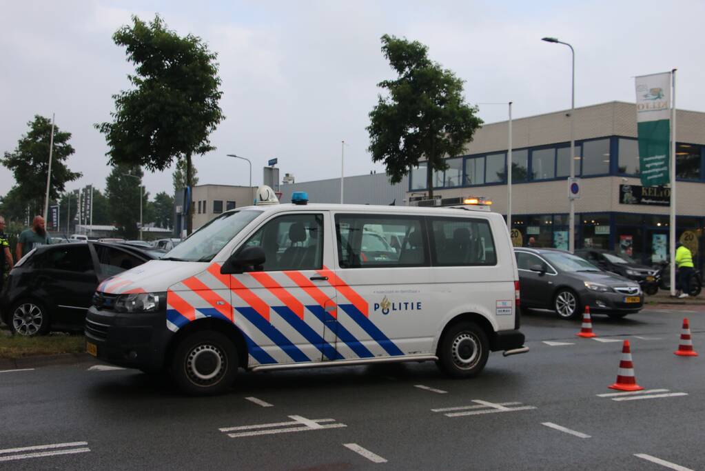 Flinke schade bij botsing tussen auto's
