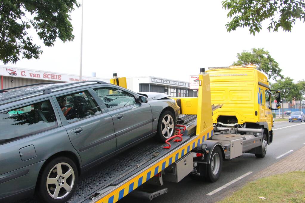 Flinke schade bij botsing tussen auto's