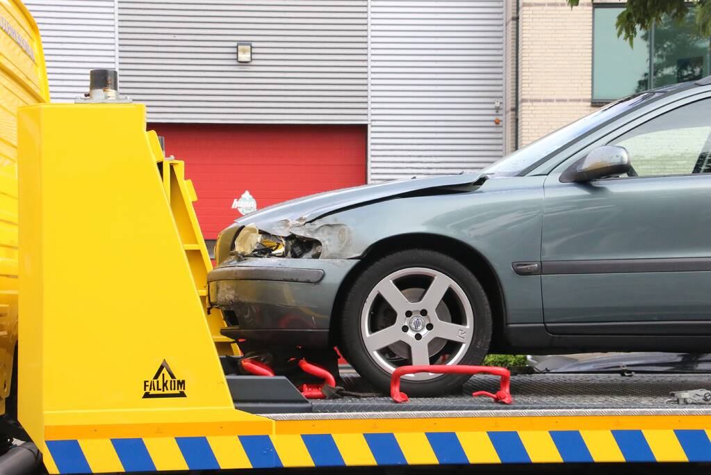 Flinke schade bij botsing tussen auto's
