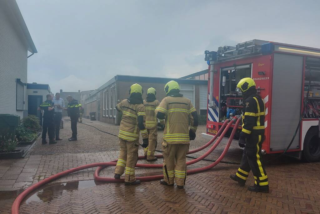 Veel rook bij brand in kantoorpand