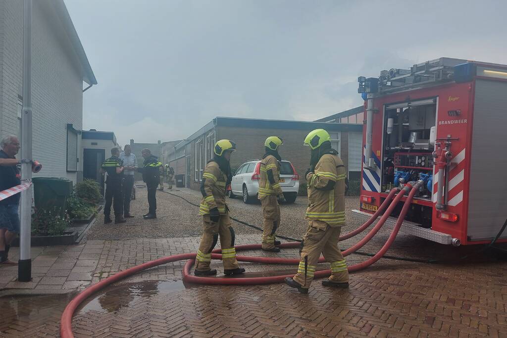 Veel rook bij brand in kantoorpand